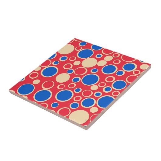 Rode en blauwe Stippen op rood Tegeltje (Zijkant)