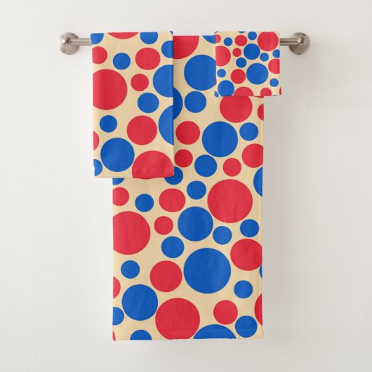 Rode En Blauwe Stippen Op Taan Bad Handdoek (Insitu)