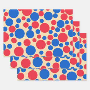 Rode en blauwe Stippen op Tan Inpakpapier Vel