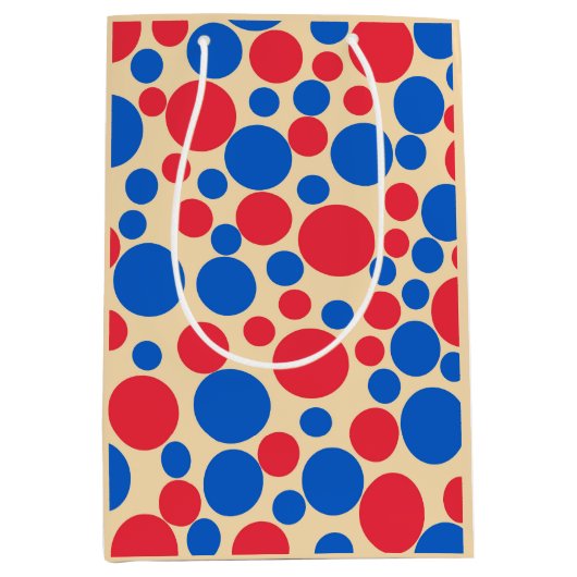 Rode en blauwe Stippen op Tan Medium Cadeauzakje (Voorkant)