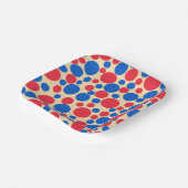 Rode en blauwe Stippen op Tan Papieren Bordje (Gebogen)