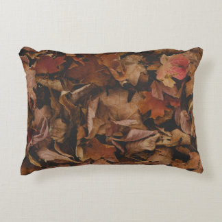 RODE EN BROEIENDE LEAVES OP GROND ACCENT KUSSEN