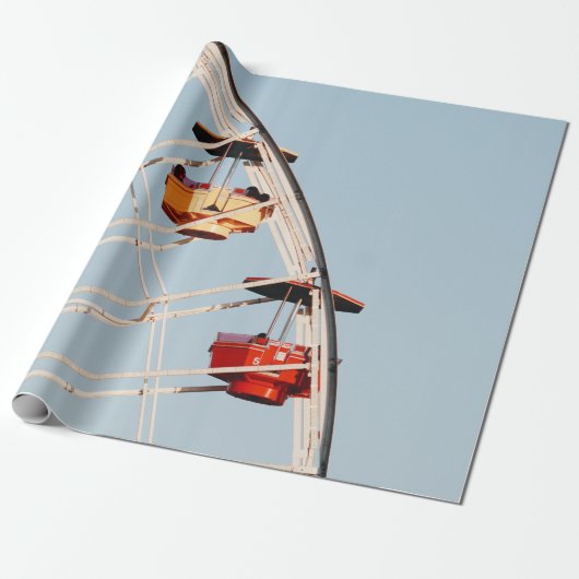 Rode en bruine carrousel cadeaupapier (Uitgerold)