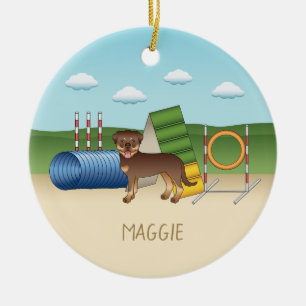 Rode En Bruine Rottweiler Met Agilityapparatuur Keramisch Ornament