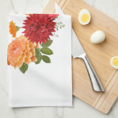 Rode en gele bloemen in een krans theedoek (Quarter Fold)