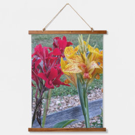 Rode en gele Canna Lelies Bloemen Hangend Wandkleed