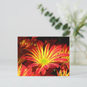 Rode en gele chrysanthemumbloemen, aanpasbaar briefkaart (Staand voorkant)