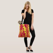 Rode en gele palmbomen ontwerpen funky tote bag (Op model)