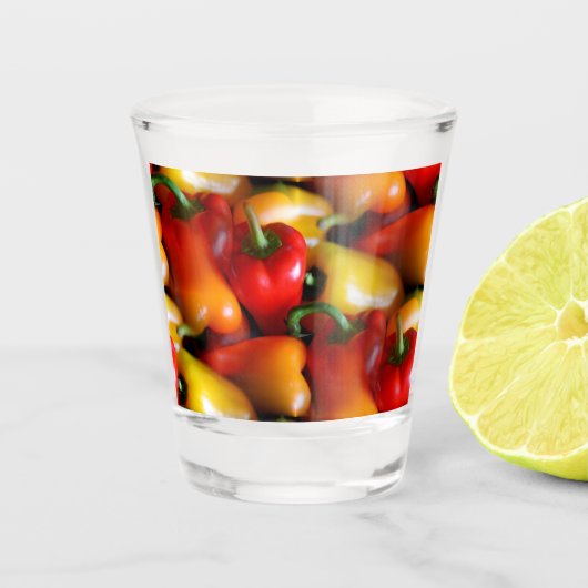 Rode en gele paprika's shot glas (Voorkant)