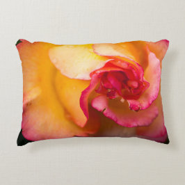 Rode en gele rozenbloem decoratief kussen