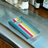 Rode en gele strepen tussen blauwe tinten creditkaart flessenopener