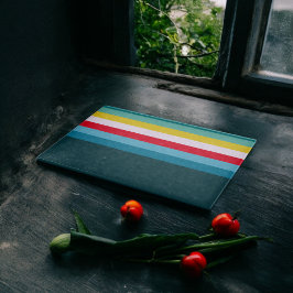 Rode en gele strepen tussen blauwe tinten snijplank