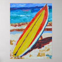 Rode en Gele Surfplank op Zandstrand