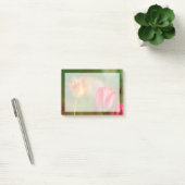 Rode en gele tulpen op een textuur achtergrond post-it® notes (Kantoor)