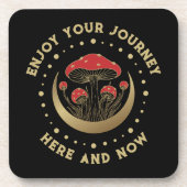 Rode en gouden champignons met halve maan op zwart bier onderzetter (Voorkant)