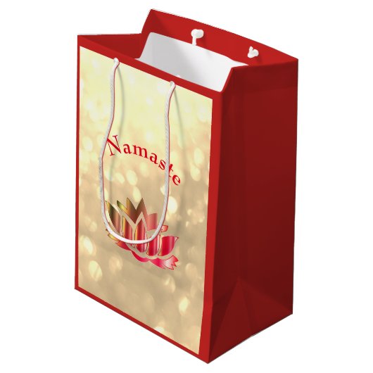 Rode en goudsparkle Namaste Lotus Flower Medium Cadeauzakje (Achterkant Gekanteld)