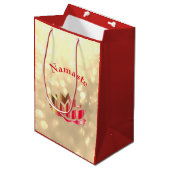 Rode en goudsparkle Namaste Lotus Flower Medium Cadeauzakje (Voorkant Gekanteld)