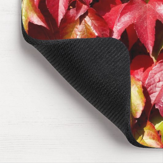 Rode en groene bladeren muismat (Hoek)