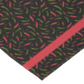 Rode en groene chilipepers op zwart pittig Mexicaa Tafelkleed (Gekanteld)