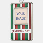 Rode en groene gestreepte kerstversiering verzilverd omlijst ornament (Links)