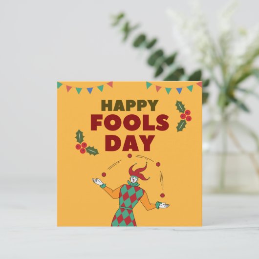 Rode en groene jonglerende nar keramiek feestdagenkaart (Staand voorkant)