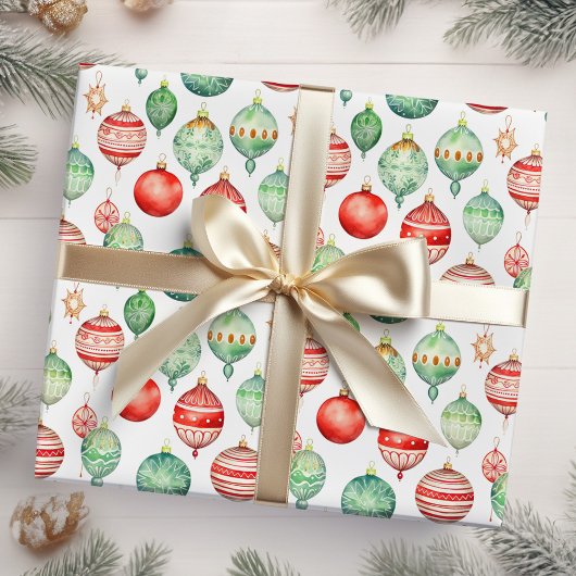 Rode en groene kerstversieringen cadeaupapier