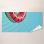 Rode en groene reddingsboei op zwembad badhanddoek (Badhanddoek)