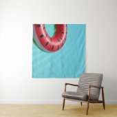 Rode en groene reddingsboei op zwembad wandkleed (In Situ (horizontaal))