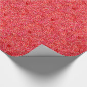 Rode en koraalbloemen, donkerrode achtergrond cadeaupapier (Hoek)