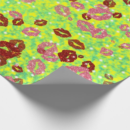 Rode en roos kussen in groen cadeaupapier (Hoek)