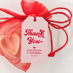 Rode en roze bruiloft thema gunst cadeaulabel<br><div class="desc">Voeg een charmant tintje toe aan uw huwelijksgunsten met deze rode en roze bruiloft Thema Favoriet Gift Labels. Deze labels zijn ideaal voor huwelijksgunsten voor gasten en brengen een unieke stijl naar DIY-trouwgunsten, waardoor elke huwelijksgunst wordt verhoogd met een retro huwelijksvibe. Ideaal voor rode en roze bruiloft thema's of roze...</div>