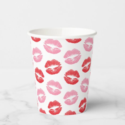 Rode en roze lippen, patroon van lippen, lippensti papieren bekers (Links)