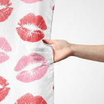Rode en roze lippen, patroon van lippen, lippensti sjaal<br><div class="desc">Elegant,  stijlvol en verfijnd patroon met rode en roze lippen op witte achtergrond. Modern en trendy cadeau,  perfect voor de make-up liefhebber in je leven.</div>