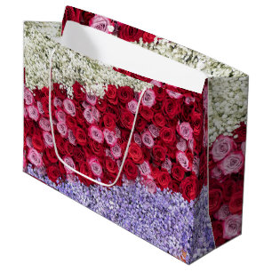 Rode en Roze Rozen met Kleurrijke Gypsophila Groot Cadeauzakje