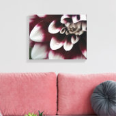Rode en Witte Dahlia Bloem Canvas Afdruk (Insitu (Woonkamer))