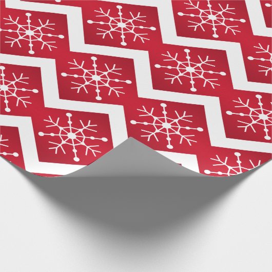 Rode en witte kerstsnowflakes Chevron Pattern Cadeaupapier (Hoek)