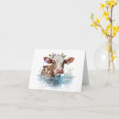 Rode en witte Koe met vijver en bloemenblanco Kaart (Gele Bloem)