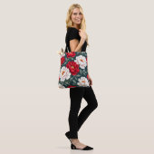 Rode en witte pioenbloemen tote bag (Op model)