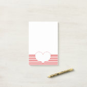 Rode en witte strepen en hart post-it® notes (Op bureau)