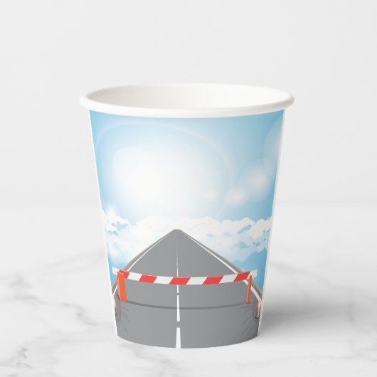 Rode en witte wegbarrière blokkeert toegang papieren bekers (Voorkant)