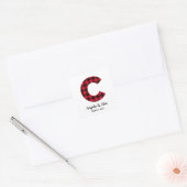 Rode en Zwarte Buffalo Plaid Monogram C Vierkante Sticker (Envelop)