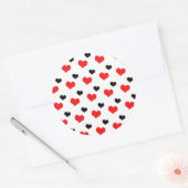 Rode en zwarte harten romantisch ronde sticker (Envelop)