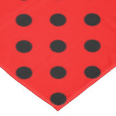 Rode en zwarte pooldots tafelkleed (Gekanteld)