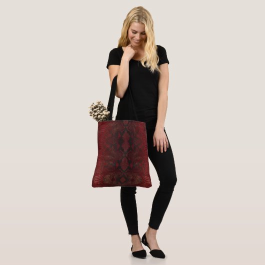 Rode en zwarte Python print Tote Bag (Op model)