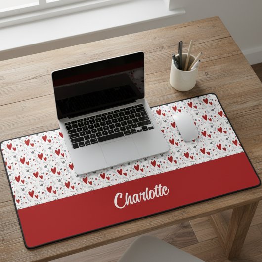 Rode en Zwarte Retro Harten Monogram Naam Bureaumat