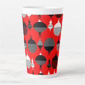 Rode en zwarte retro kerstbal latte mok (Voorkant)