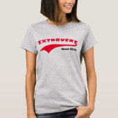 Rode Extrovert Typografie Swoosh Aangepaste Datum T-shirt (Voorkant)