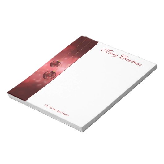 Rode feestelijke kerstcadeautjes met aangepaste te notitieblok (Linkerzijde)