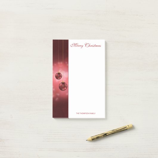 Rode feestelijke kerstcadeautjes met aangepaste te post-it® notes (Op bureau)