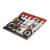Rode  fietsenretro 1970-kaper tegeltje (Zijkant)